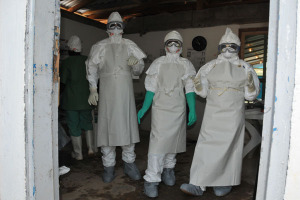 Personal protective equipment includes individual gowns, gloves, masks and goggles or face shields, as well as boots covered with disposable protection. Photo: World Health Organization. 